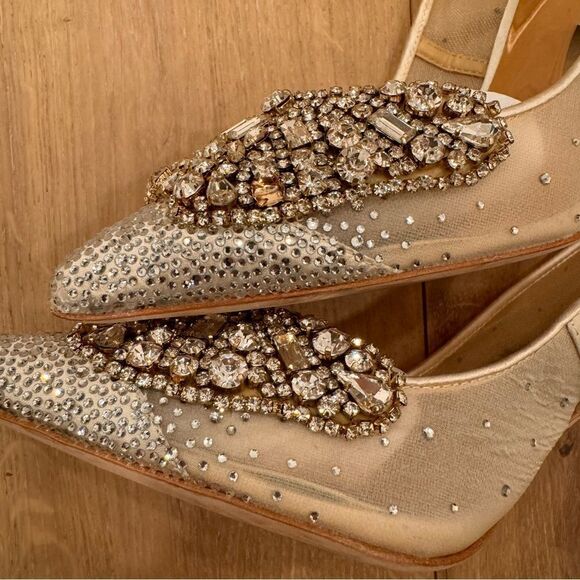 Badgley Mischka Brand
Quintana Crystal Ornamented Pump - Picture 7 of 11